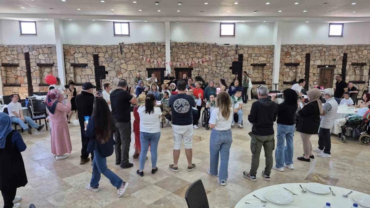 Bodrum'da Özel Çocuklara Askerlik Kınası