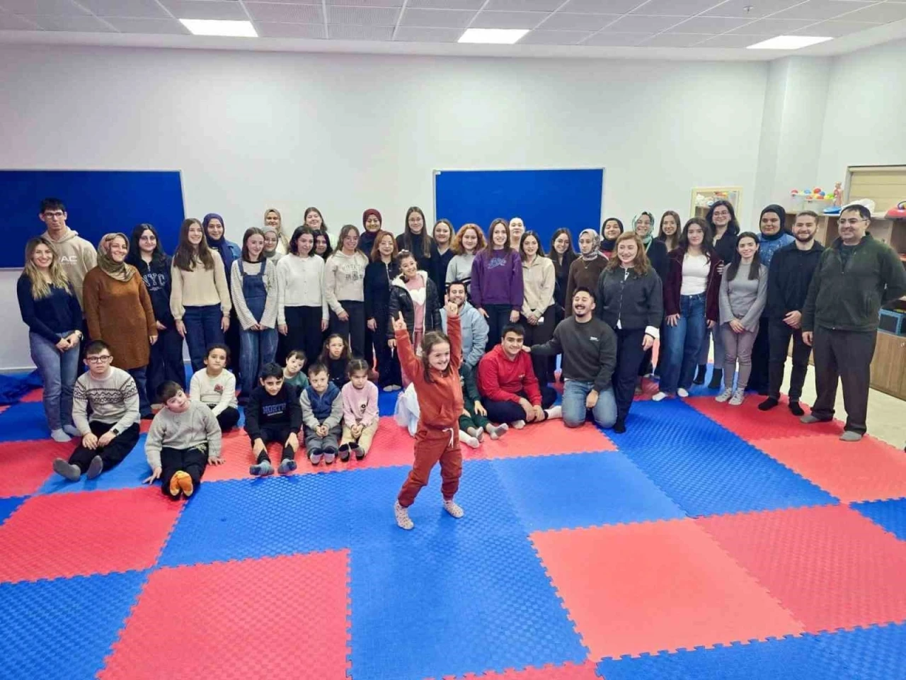 &Ouml;zel eğitim &ouml;ğrencileri BŞE&Uuml;&rsquo;de oyunla &ouml;ğrenmenin keyfini yaşadı
