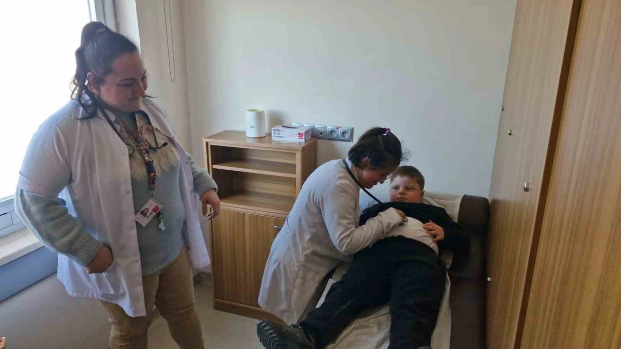 &Ouml;zel eğitim &ouml;ğrencileri hastane korkularını beyaz &ouml;nl&uuml;kle yendi
