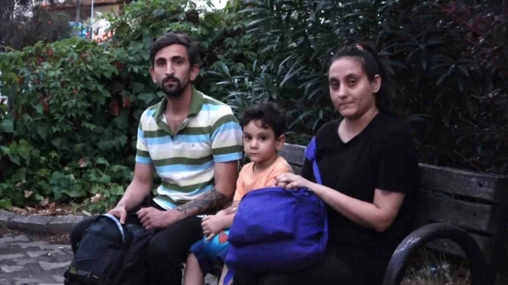(Özel) Ev sahibi tarafından evden çıkarıldı, hamile eşi ve çocuğu ile hastane bahçesinde kaldı
