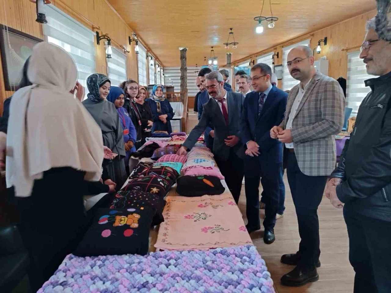 Özel öğrencilerin el emekleri beğeniye sunuldu
