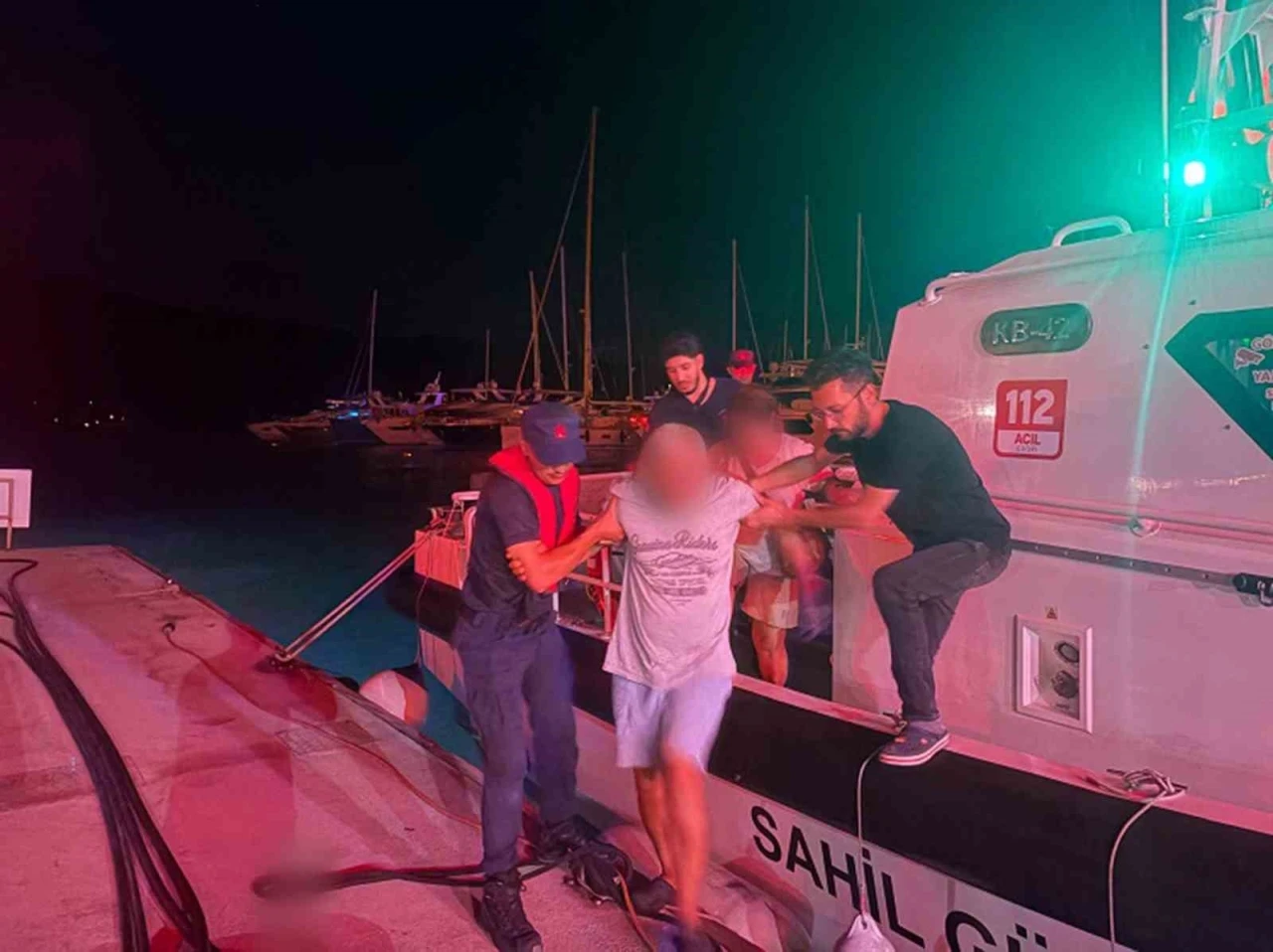 &Ouml;zel teknede rahatsızlanan vatandaş i&ccedil;in tıbbi tahliye
