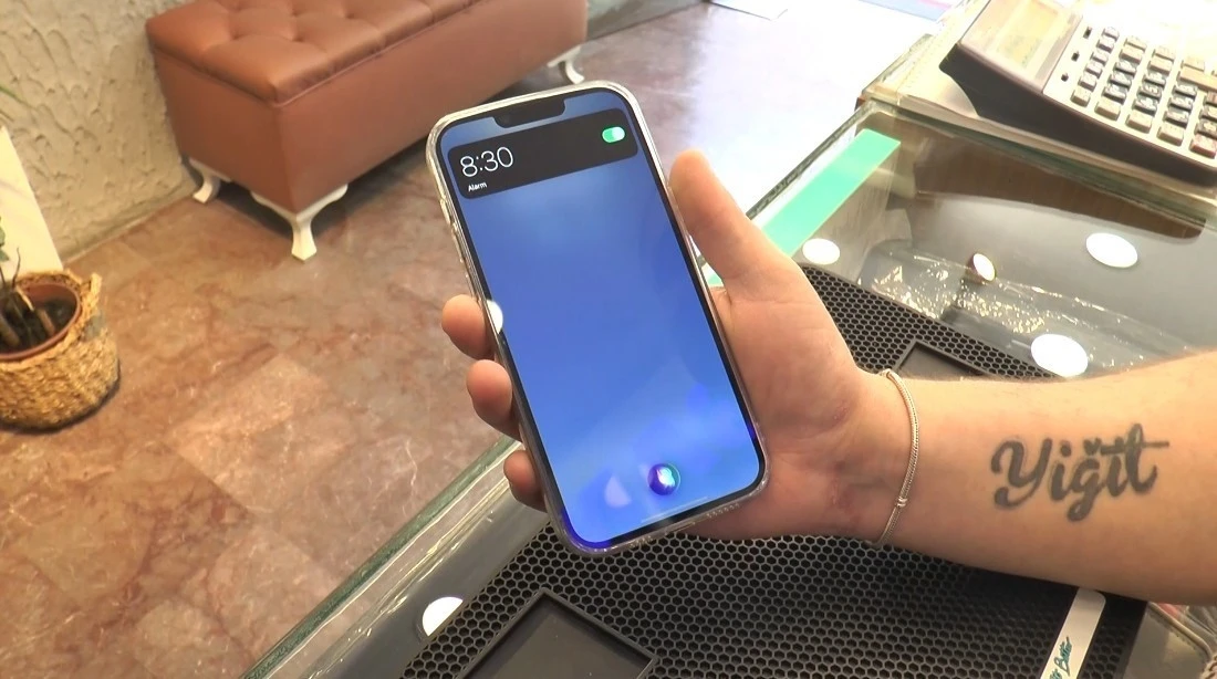 (ÖZEL) Telefonlarda yaygınlaşan dahili yapay zeka teknolojisine beklenen talep gösterilmiyor
