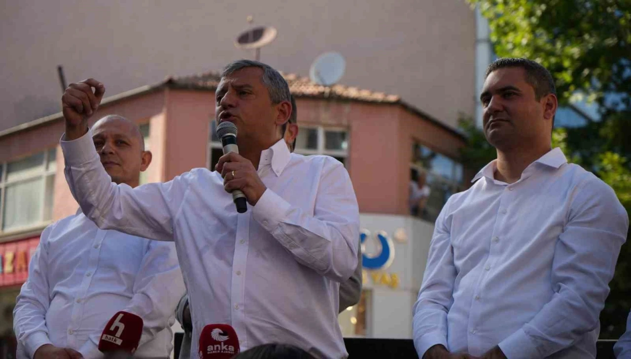 &Ouml;zg&uuml;r &Ouml;zel&rsquo;den yeni parti sinyali: "Ya partimizi geri alacağız ya yeni bir yol a&ccedil;acağız"
