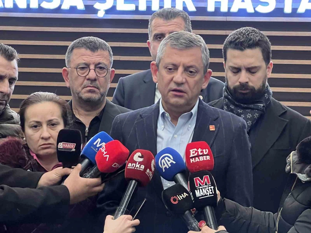 Özgür Özel duygularına hakim olamadı
