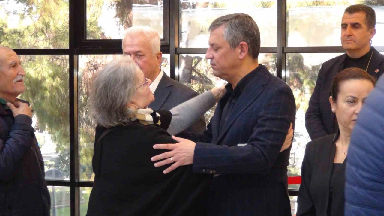 &Ouml;zg&uuml;r &Ouml;zel, G&uuml;lşah Durbay&rsquo;ın 3. g&uuml;n taziyesine katıldı
