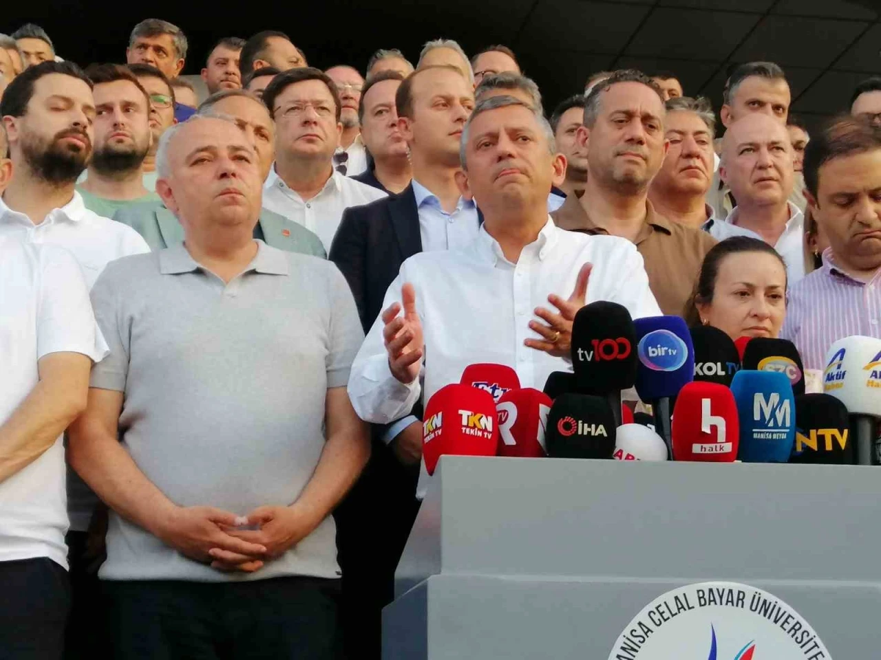 Özgür Özel: &quot;Ben aklımın yarısını kaybettim, kalbimin yarısını kaybettim&quot;
