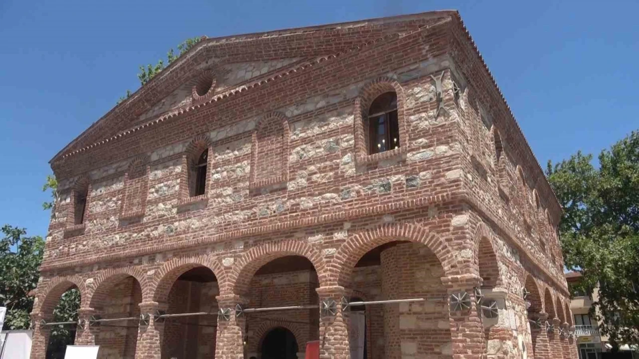 Özlüce Camii yeniden ibadete açıldı, ilk cuma namazı kılındı
