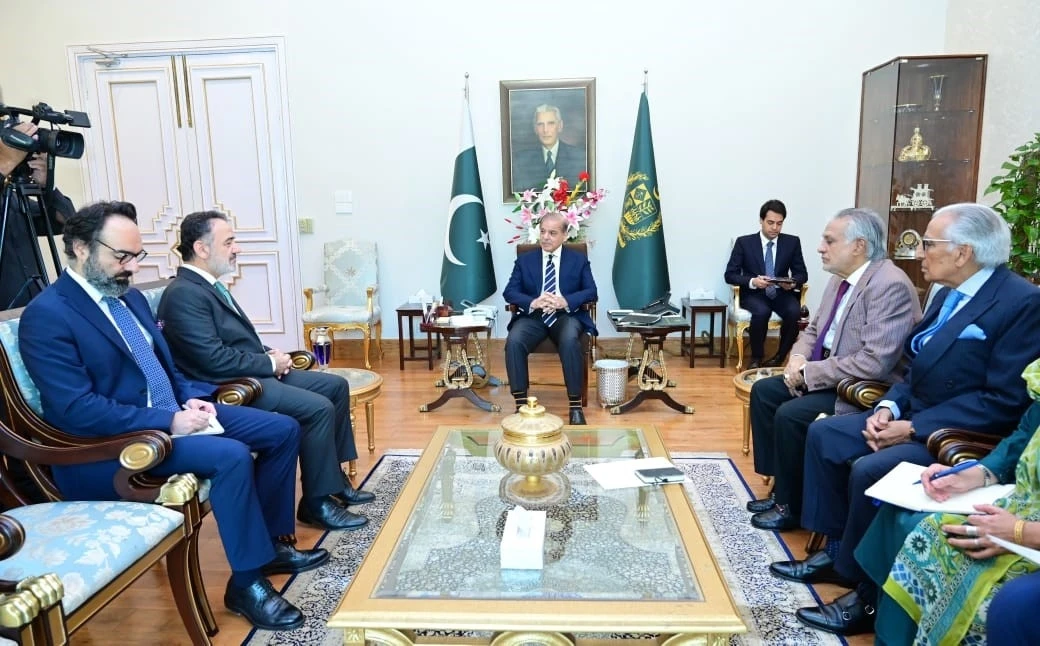 Pakistan Başbakanı Şerif, Türkiye’nin İslamabad Büyükelçisi Neziroğlu ile görüştü
