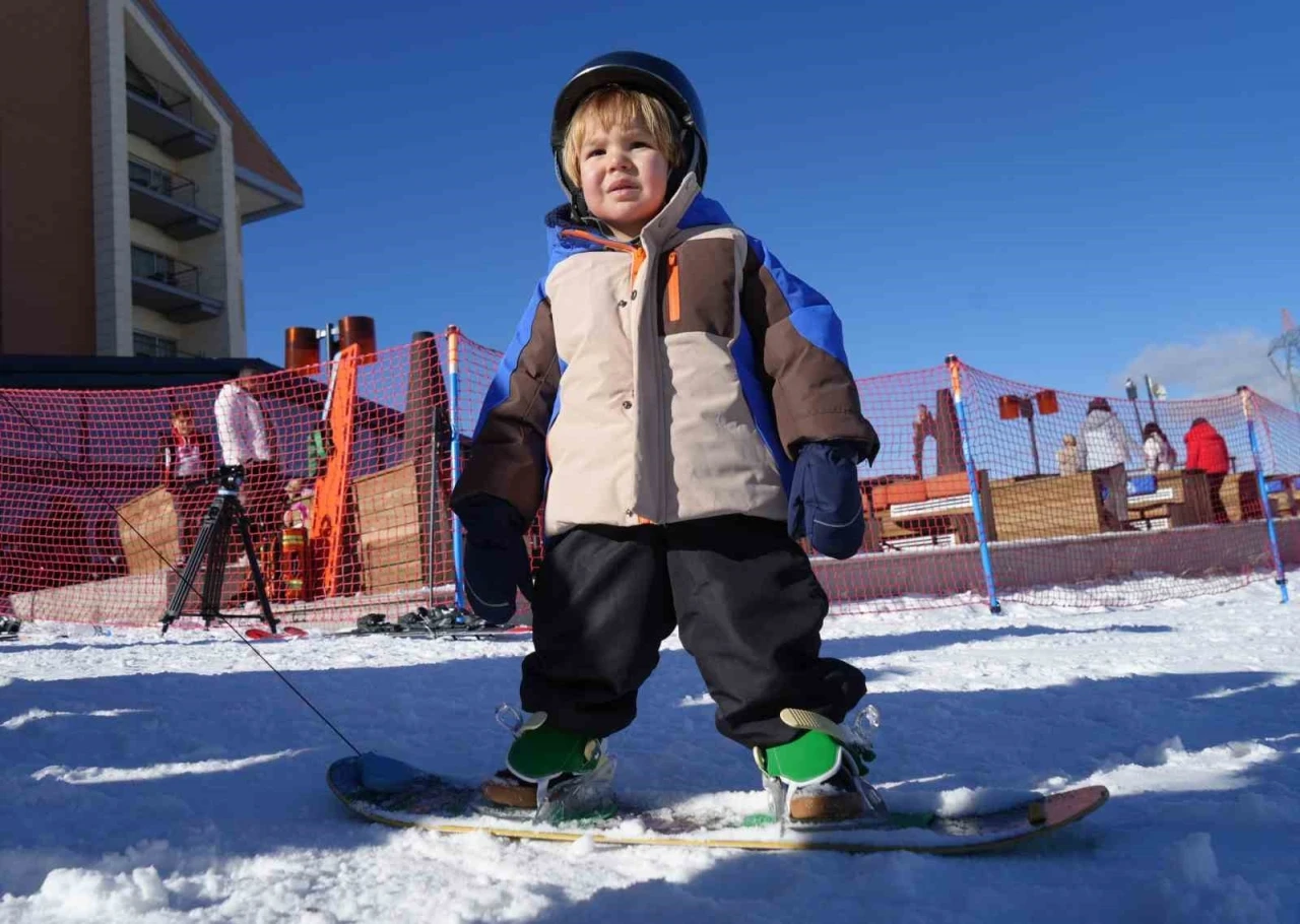 Palandöken’de yapay karla kayak keyfi
