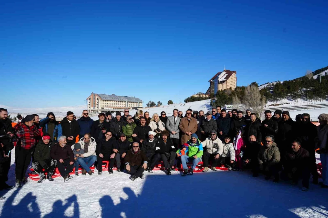 Paland&ouml;ken&rsquo;i bu kez gazeteciler şenlendirdi
