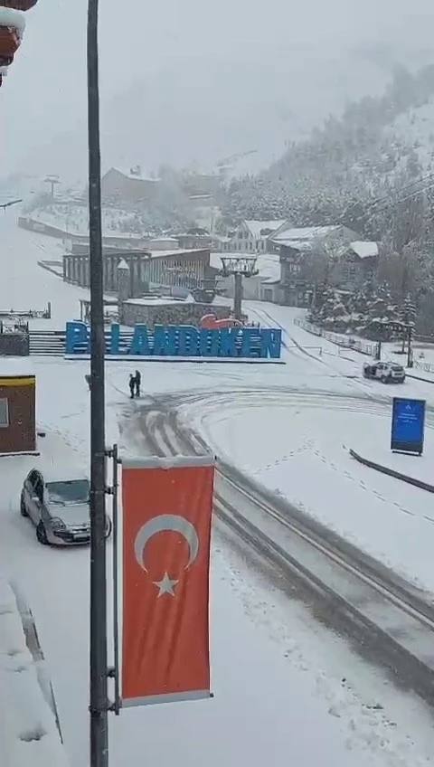 Palandöken Kayak Merkezi beyaza büründü
