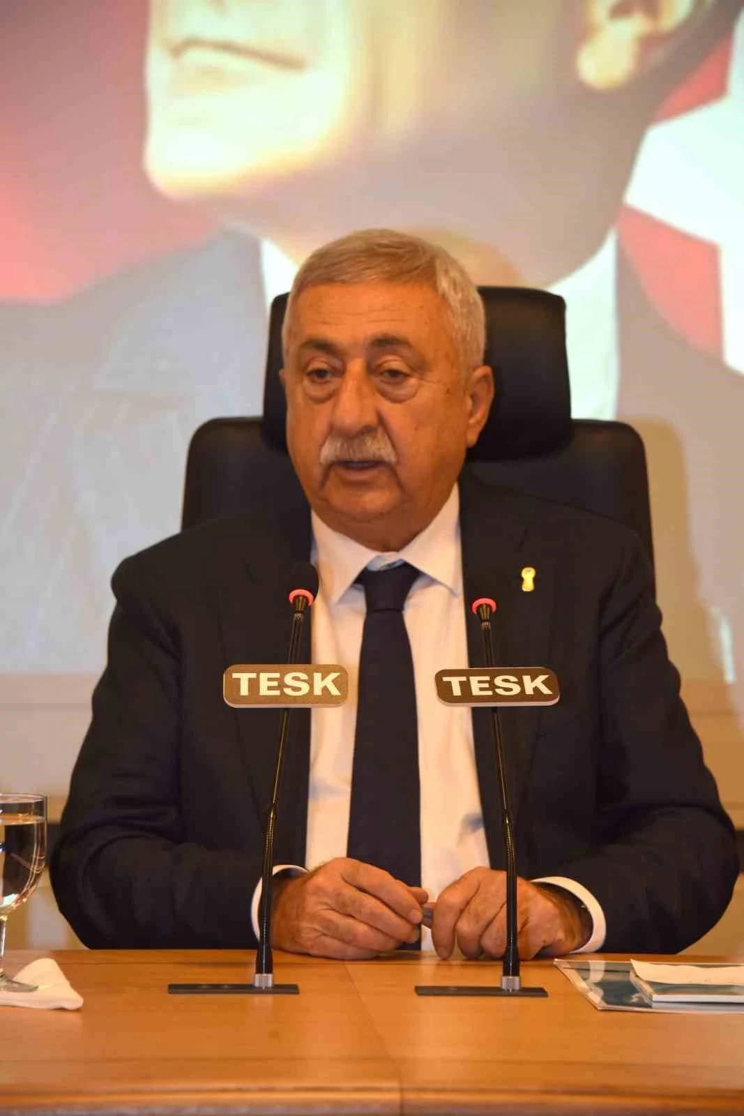 Palandöken: &quot;Kıyafette dayatma değil serbest tercih olmalı&quot;

