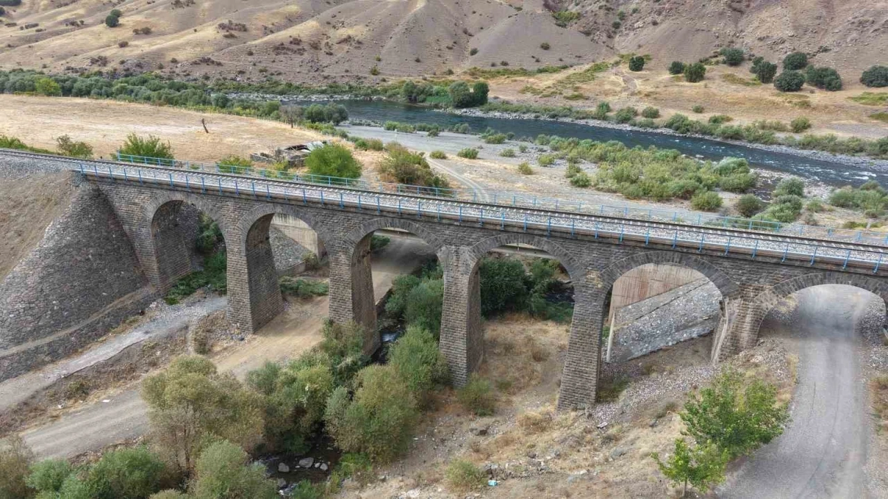 Palu’da 100 metrelik alanda 4 tarihi köprü
