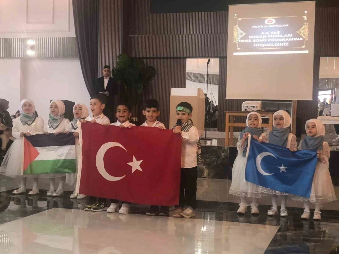 Palu’da Kur’an kursu öğrencilerinin mezuniyet sevi
