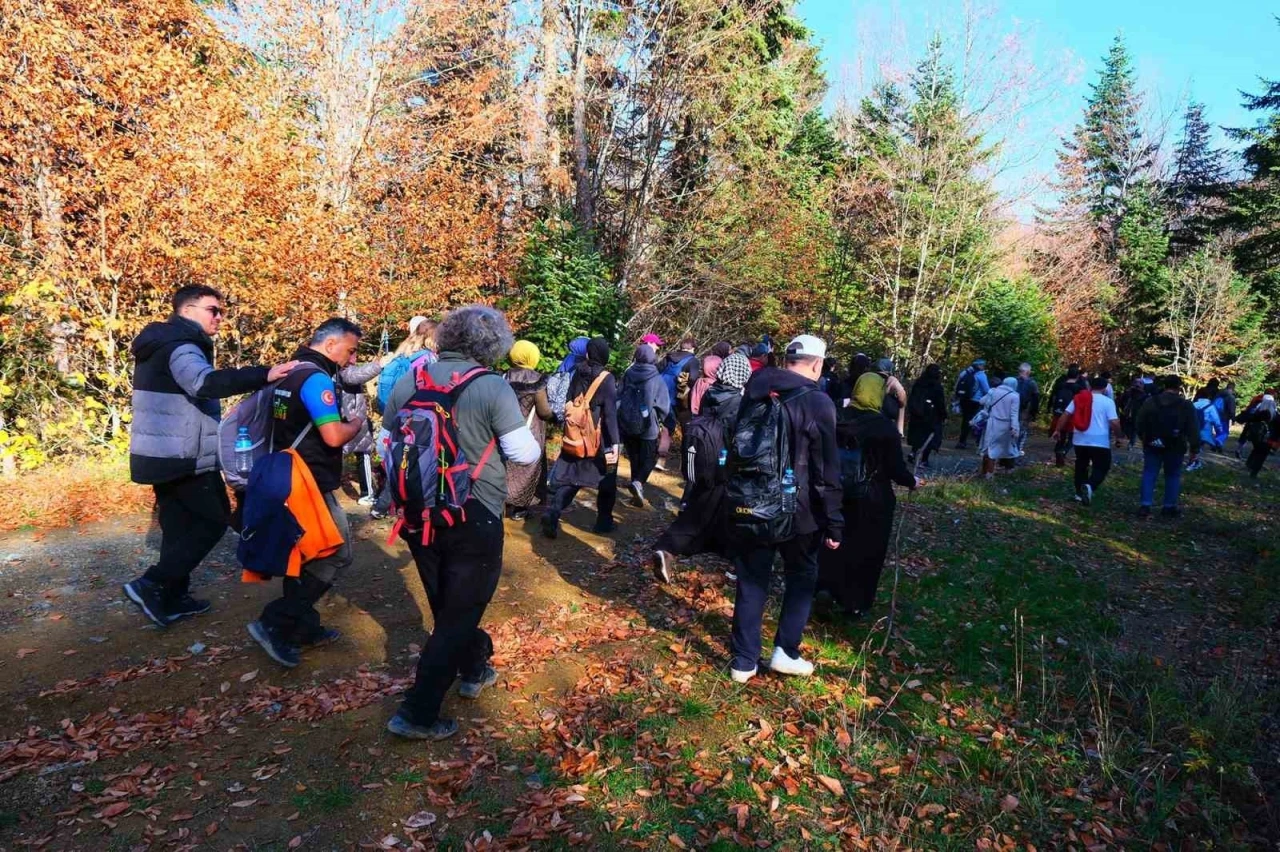Pamukova’da sonbaharın renkleriyle 14 kilometrelik yürüyüş
