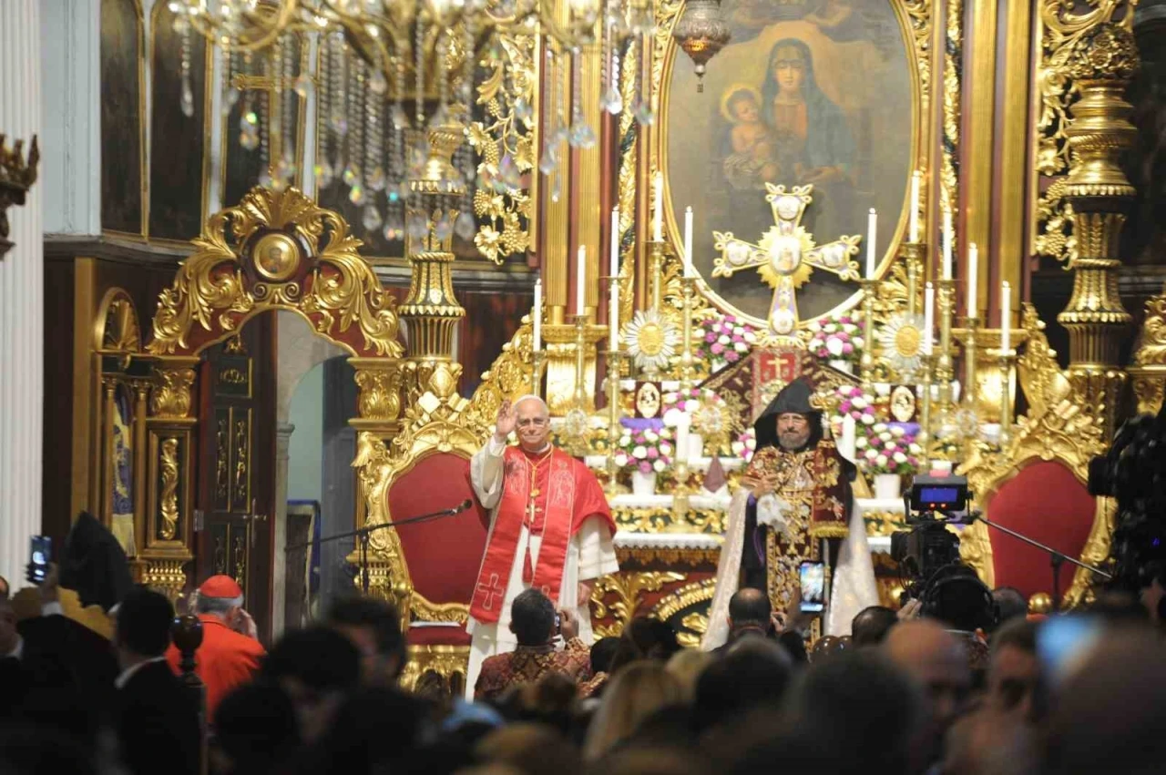 Papa 14. Leo, Ermeni Apostalik Katedrali’ne &quot;dua ziyareti&quot; gerçekleştirdi
