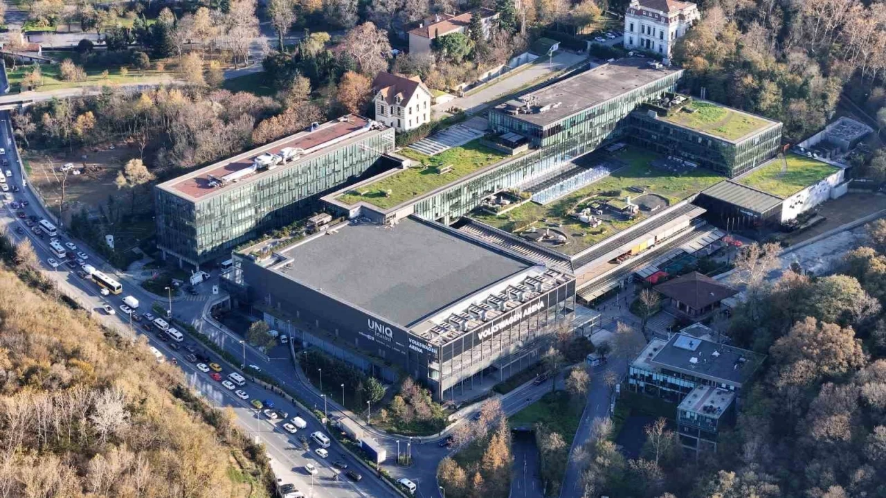 Papa 14. Leo’nun ayine katılacağı Volkswagen Arena’da hazırlıklar sürüyor
