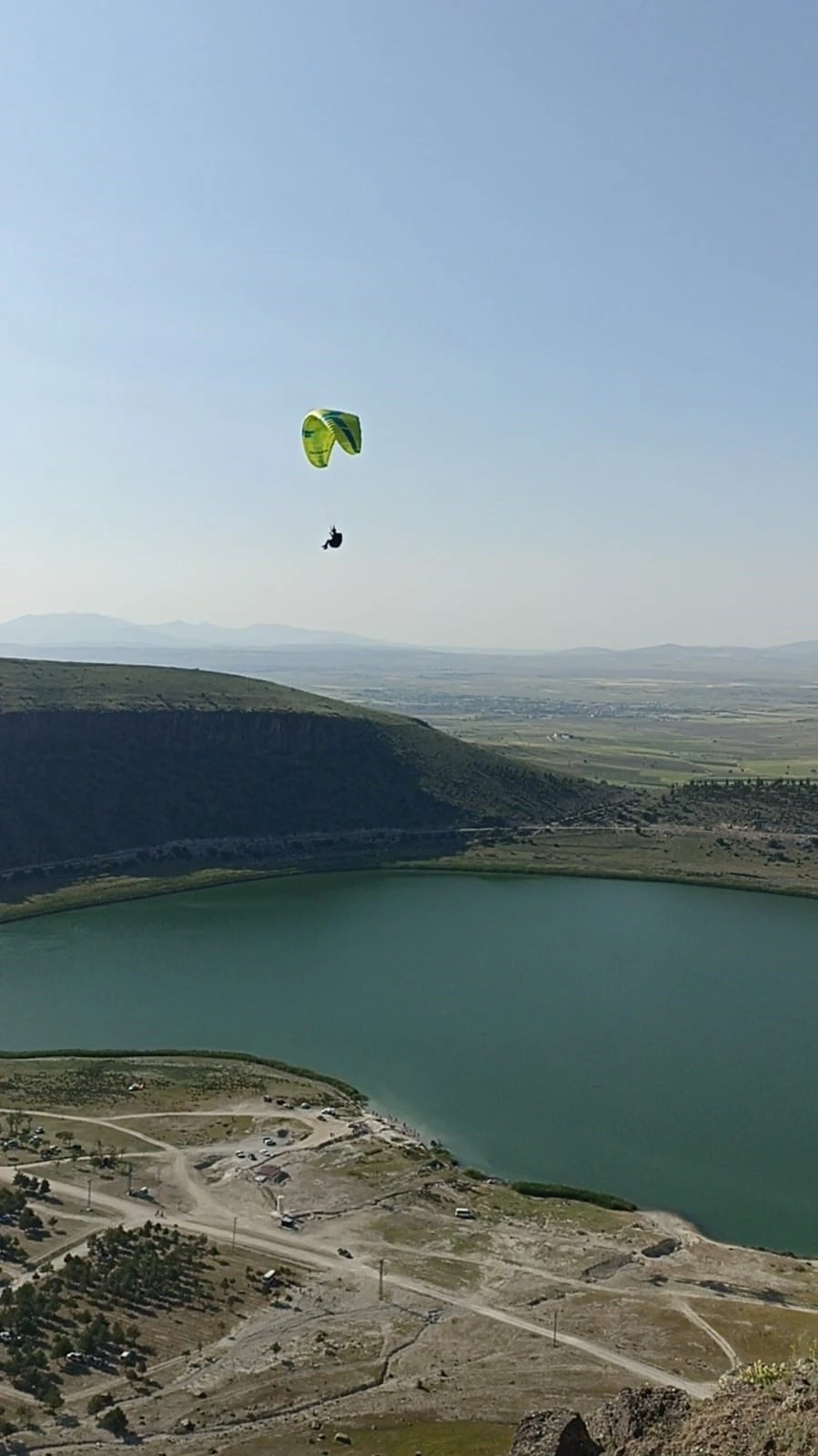 Paraşütü ile uçtuğu Narlıgöl’ü kuş bakışı kaydetti
