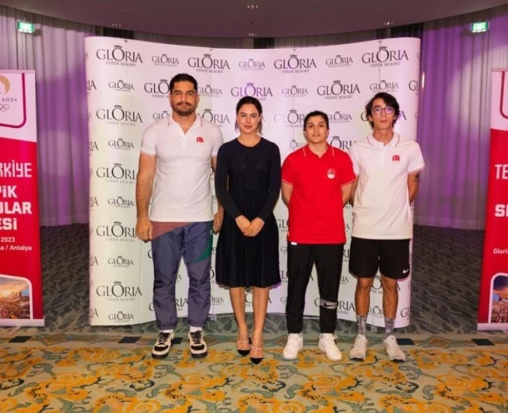 Paris&rsquo;te m&uuml;cadele edecek sporcular TMOK kampında buluştu
