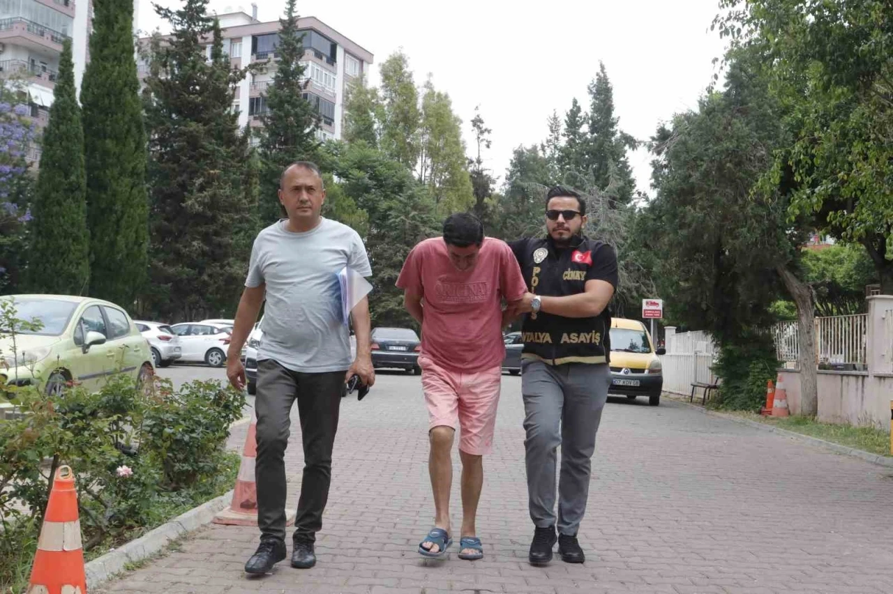 Parkta oğlunu 37 bı&ccedil;ak darbesiyle &ouml;ld&uuml;ren babaya ağırlaştırılmış m&uuml;ebbet talebi
