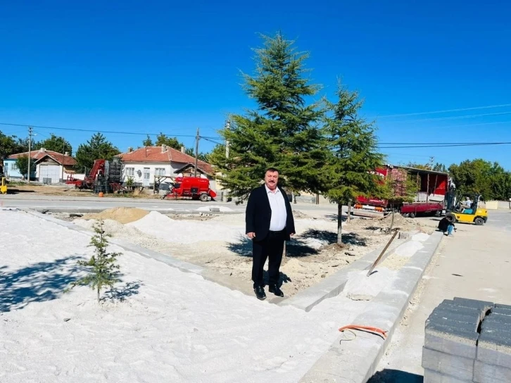 Parktaki yenileme &ccedil;alışmaları devam ediyor
