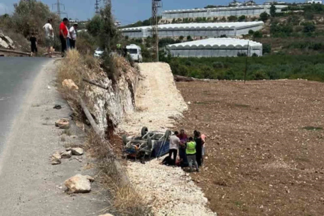 Pat pat motoru tarlaya yuvarlandı, sürücüsü yaralandı
