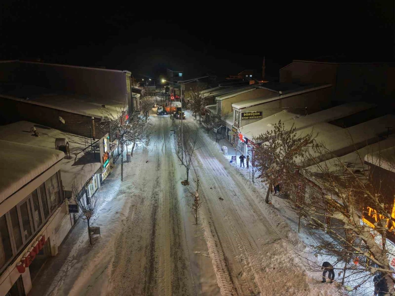 Patnos&rsquo;ta karla m&uuml;cadele aralıksız s&uuml;r&uuml;yor
