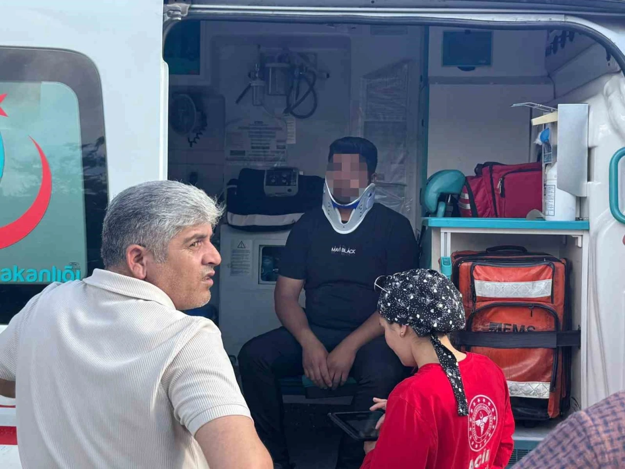 Patnos&rsquo;ta kaza yapan s&uuml;r&uuml;c&uuml; aracını bırakıp ka&ccedil;tı
