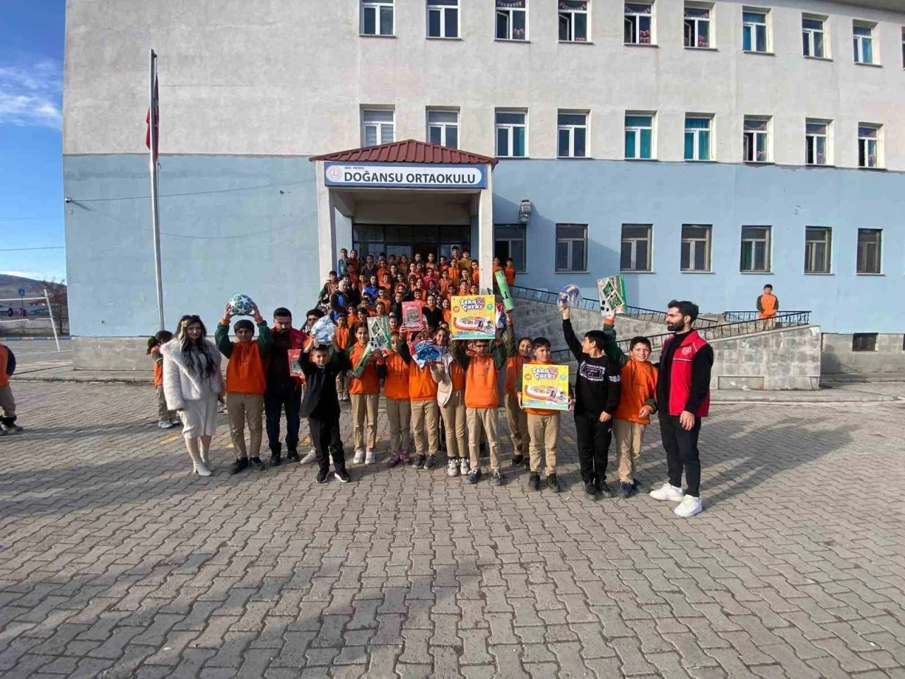 Patnos&rsquo;ta &ouml;ğrencilerine anlamlı destek
