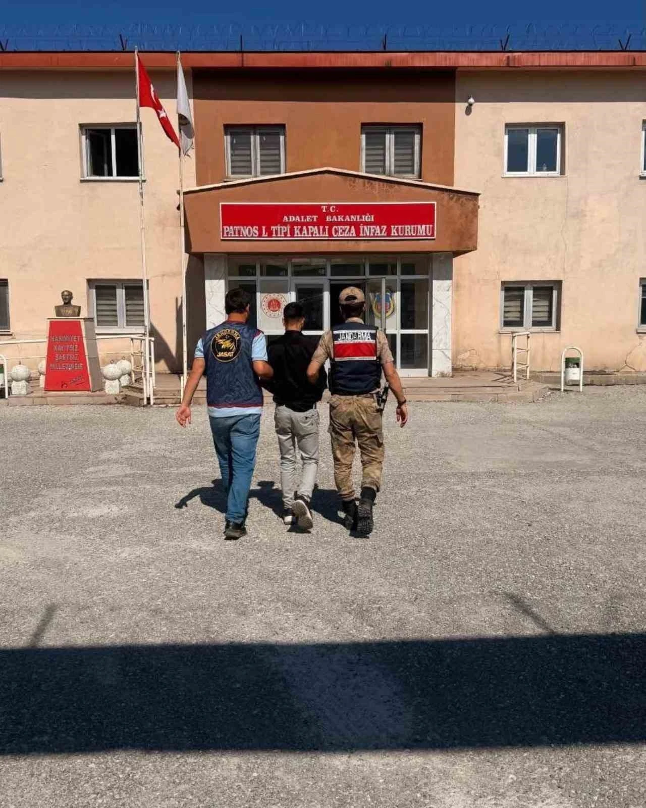 Patnos’ta &quot;Kasten Öldürme&quot; suçundan 15 yıl kesinleşmiş hapis cezası bulunan bir kişi yakalandı.
