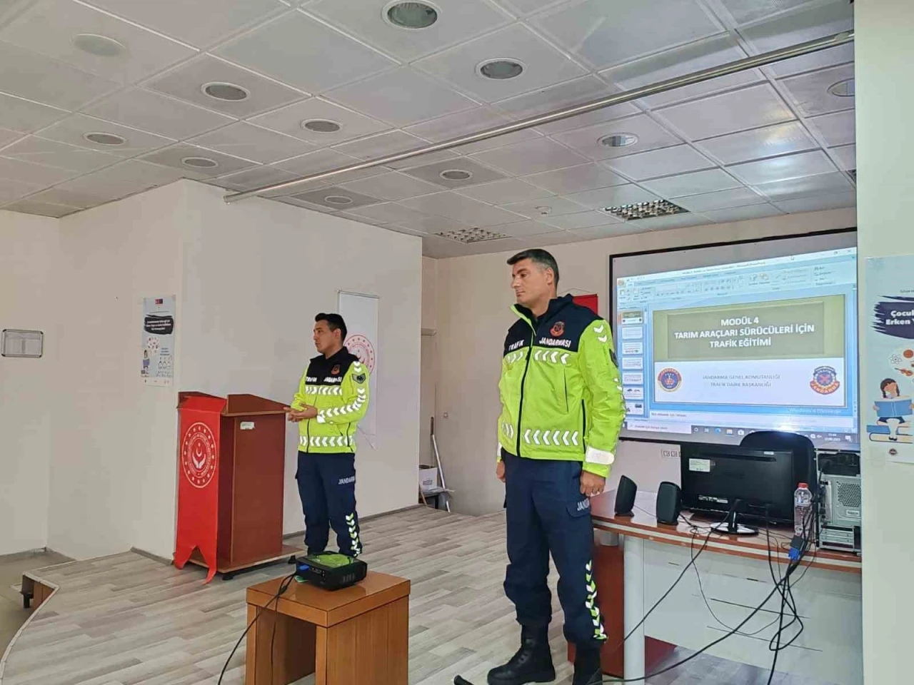 Patnos’ta tarım araçları sürücülerine bilgilendirme semineri
