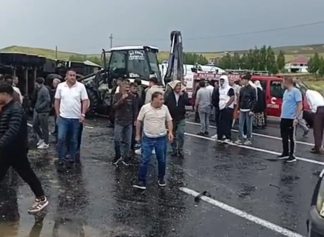 Patnos&rsquo;ta zincirleme kaza: 1 &ouml;l&uuml;, 1&rsquo;i ağır 4 yaralı
