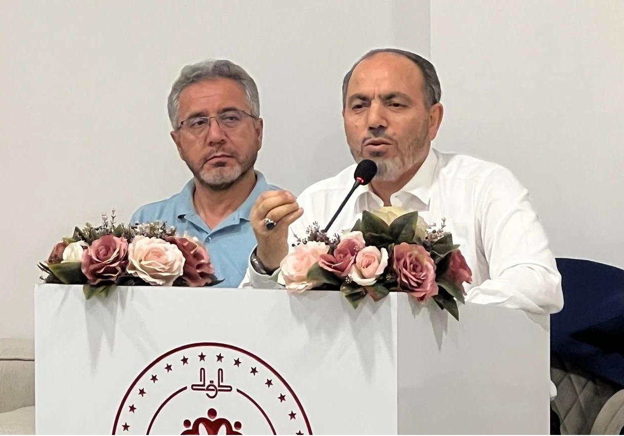 PAÜ Rektörü Prof. Dr. Güngör gençlerle buluştu
