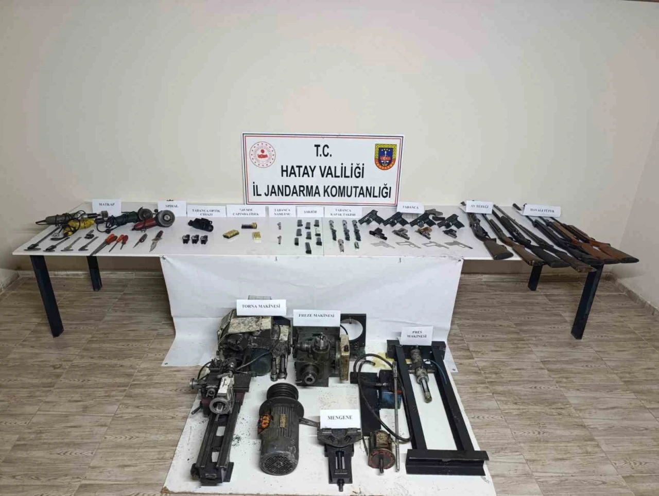 Payas’ta evini silah yapım atölyesine çeviren şahsa suçüstü
