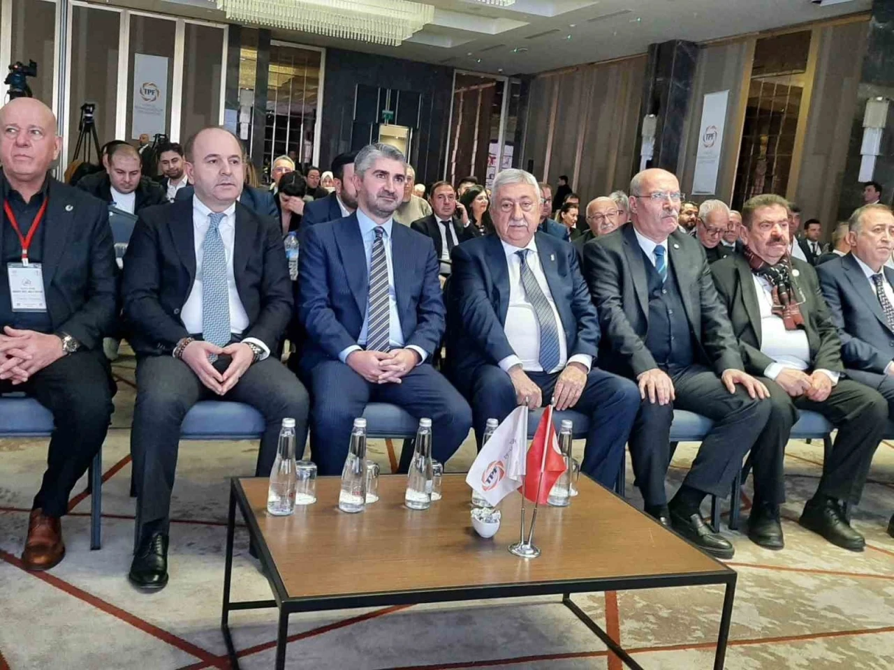 Pazar g&uuml;nleri market zincirlerinin kapalı olması masaya yatırıldı
