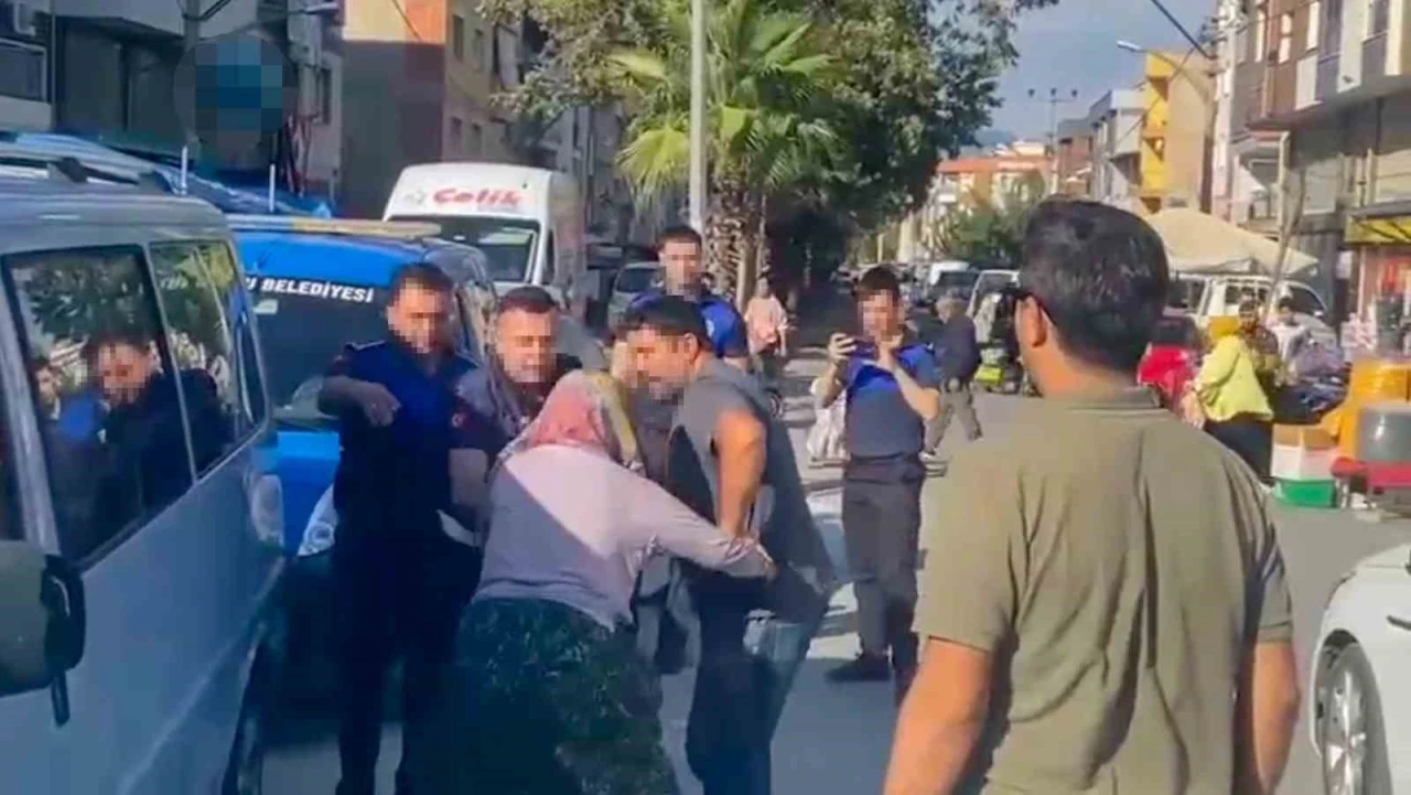 Pazar yerinde seyyar satıcı kadına zabıtadan orantısız müdahale
