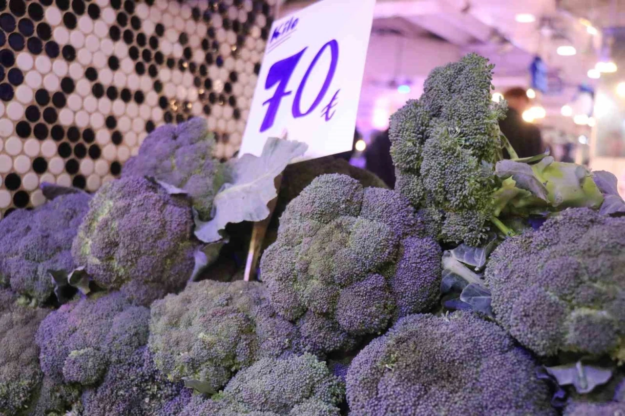 Pazarın g&ouml;zdesi kış sebzeleri oldu
