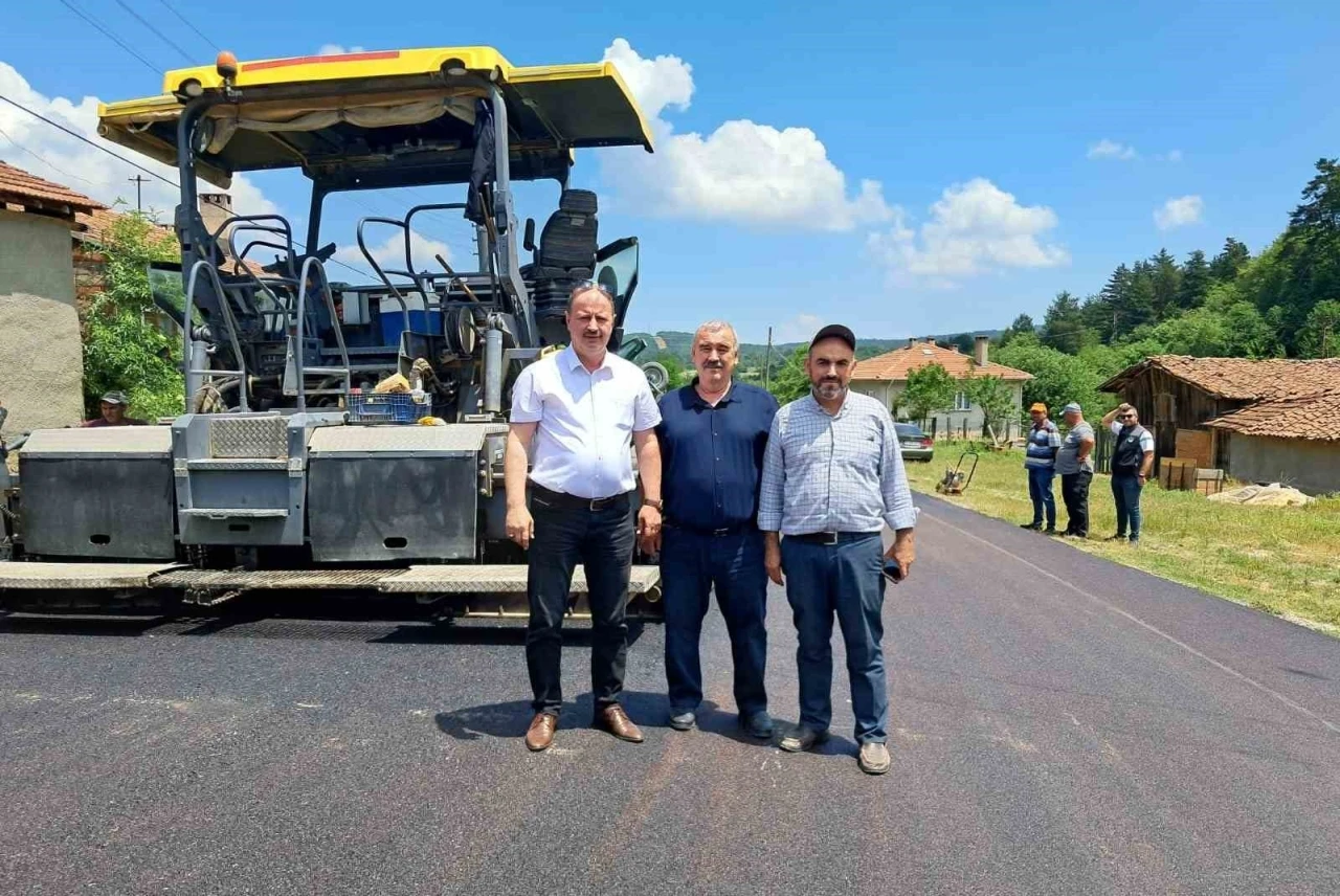 Pazaryeri’nde köy yolları sıcak asfaltla buluşuyor
