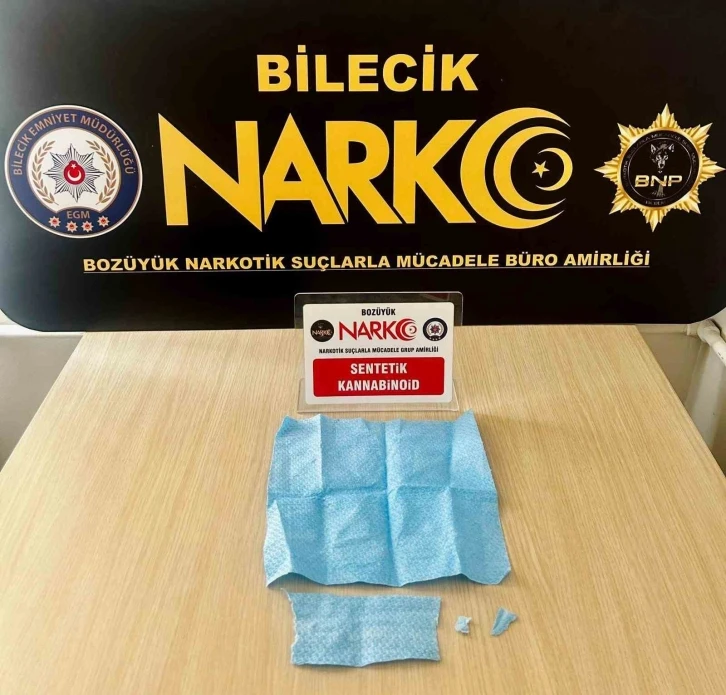 Peçeteye emdirilmiş uyuşturucu madde ile yakalandı