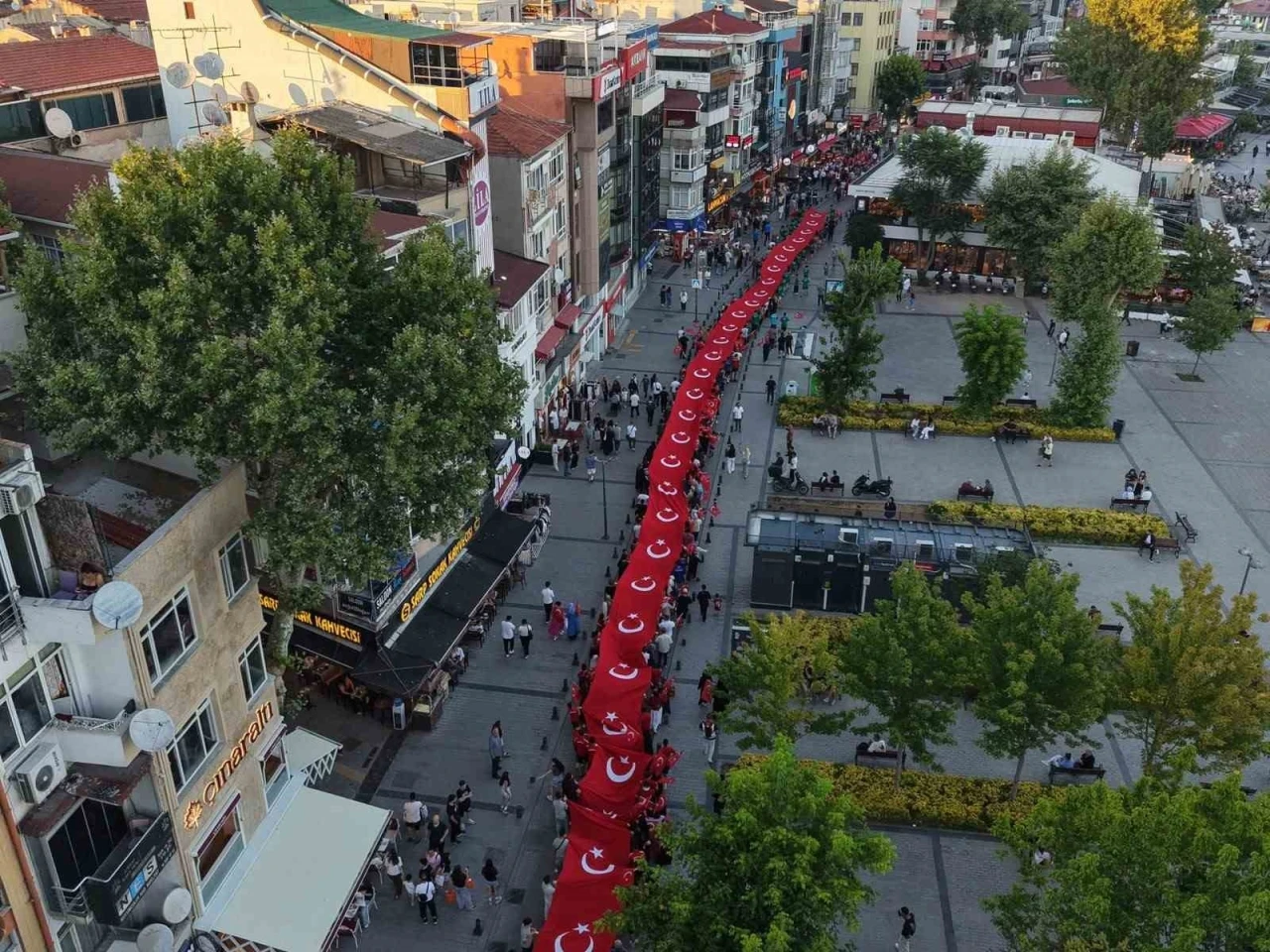 Pendik, 15 Temmuz&rsquo;un 10. yılında şehitler ve gaziler i&ccedil;in tek y&uuml;rek oldu
