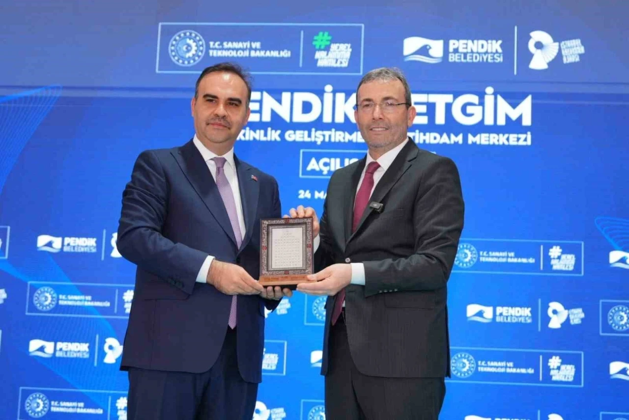 Pendik Belediyesi Yetkinlik Geliştirme ve İstihdam Merkezi açıldı
