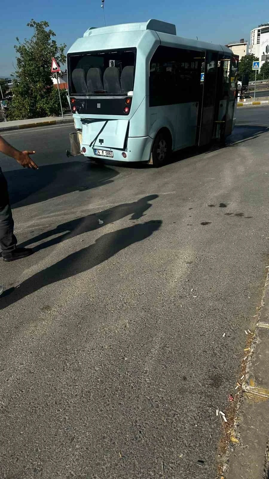 Pendik’te 2 minibüsün çarpıştığı kazada 8 kişi yaralandı
