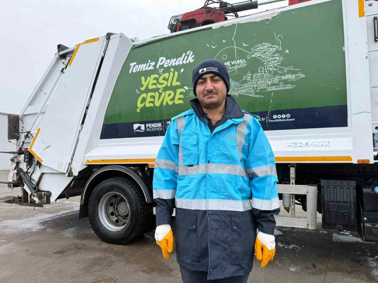 Pendik&rsquo;te &ccedil;&ouml;pten &ccedil;ıkan bağlama g&ouml;n&uuml;llere dokundu
