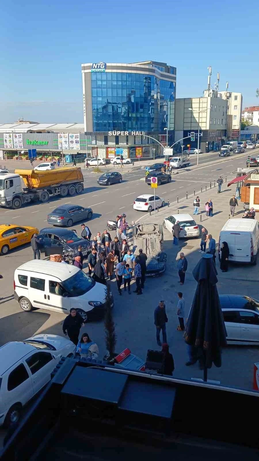 Pendik’te kırmızı ışık ihlali kaza getirdi: 5 yaralı
