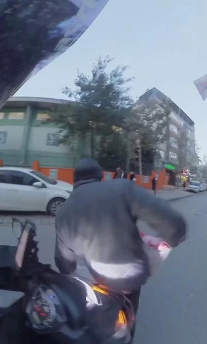 Pendik’te motor kuryeden servis sürücüsüne ’Polat Alemdar’ tepkisi