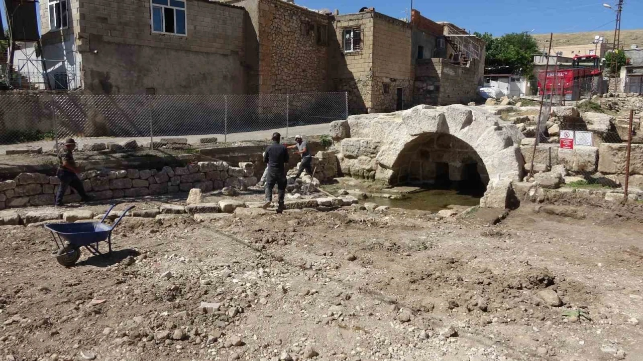 Perre Antik Kentteki kazılar Roma Çeşmesi’nden başladı

