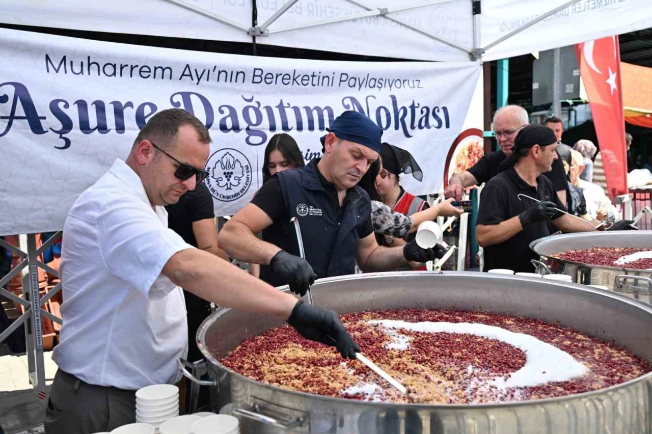 Perşembe Pazarı&rsquo;nda 2 bin kişilik aşure ikramı
