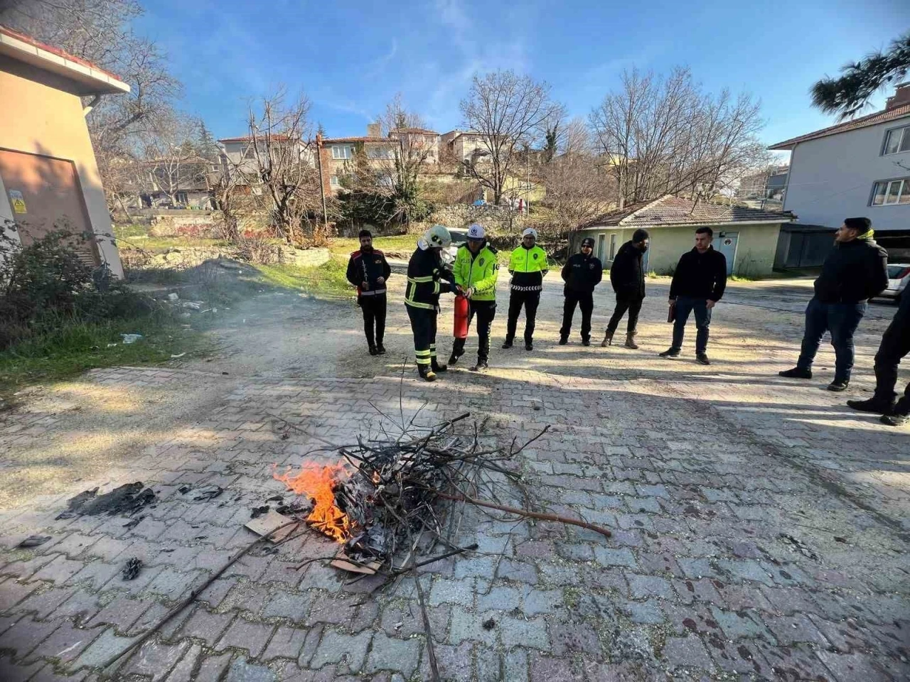 Pınarhisar&rsquo;da emniyet personeline uygulamalı yangına m&uuml;dahale eğitimi
