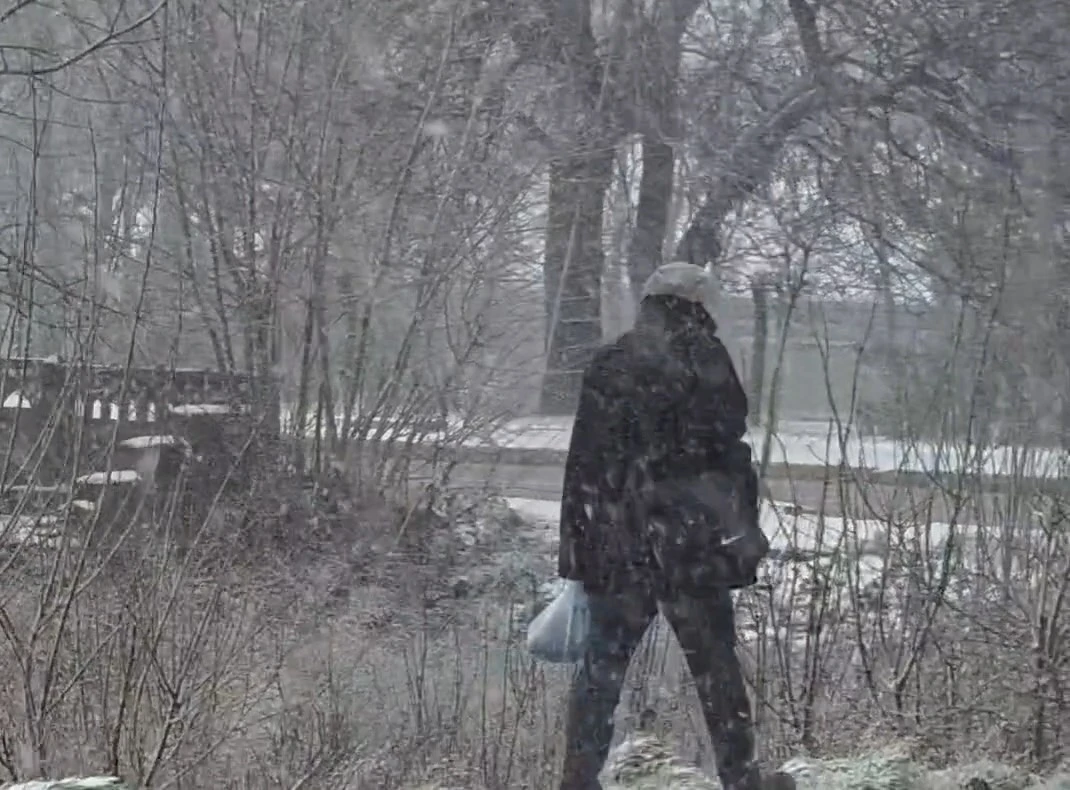 Pınarhisar&rsquo;da gece fırtınası il&ccedil;eyi beyaza b&uuml;r&uuml;d&uuml;
